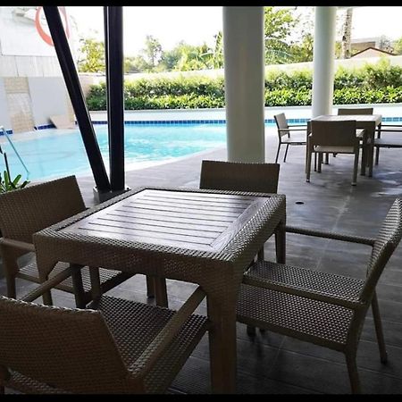 One Spatial Two Bedroom Condominium Unit With Pool And Gym Free Netflix And Wifi Iloílo Exterior foto