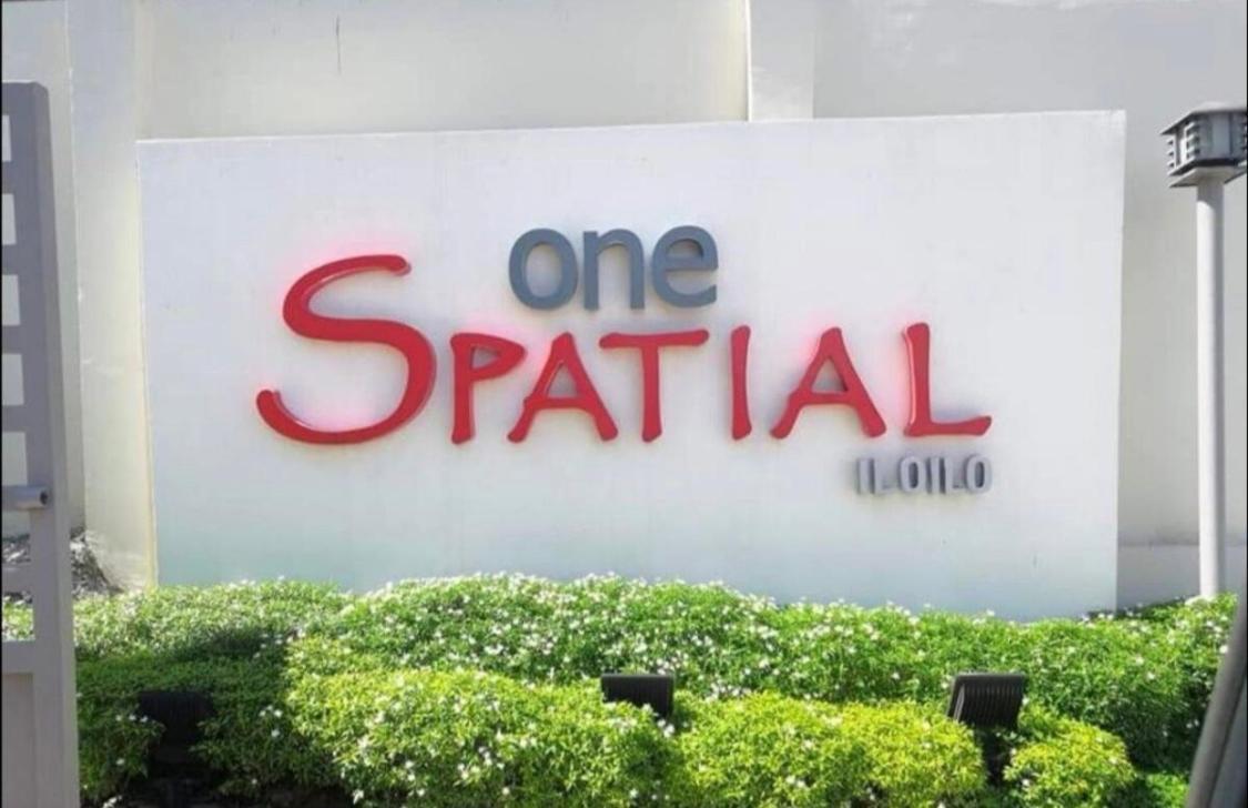 One Spatial Two Bedroom Condominium Unit With Pool And Gym Free Netflix And Wifi Iloílo Exterior foto