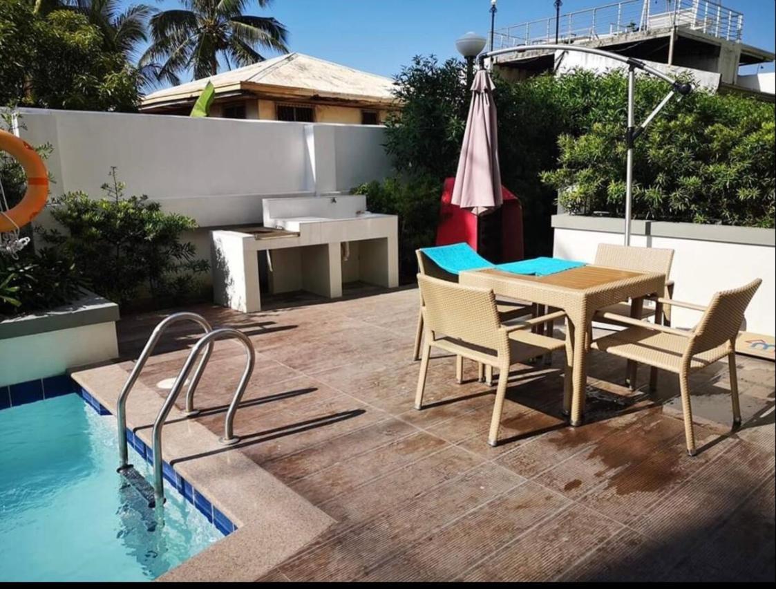 One Spatial Two Bedroom Condominium Unit With Pool And Gym Free Netflix And Wifi Iloílo Exterior foto
