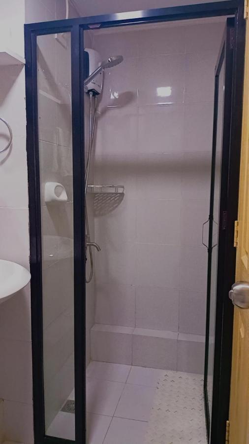 One Spatial Two Bedroom Condominium Unit With Pool And Gym Free Netflix And Wifi Iloílo Exterior foto