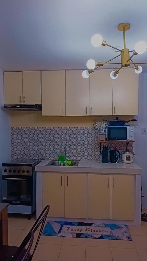 One Spatial Two Bedroom Condominium Unit With Pool And Gym Free Netflix And Wifi Iloílo Exterior foto